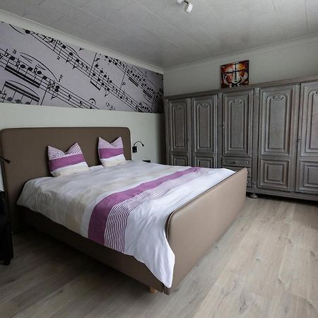 Bed 'N Blues **** Villa Halen ภายนอก รูปภาพ