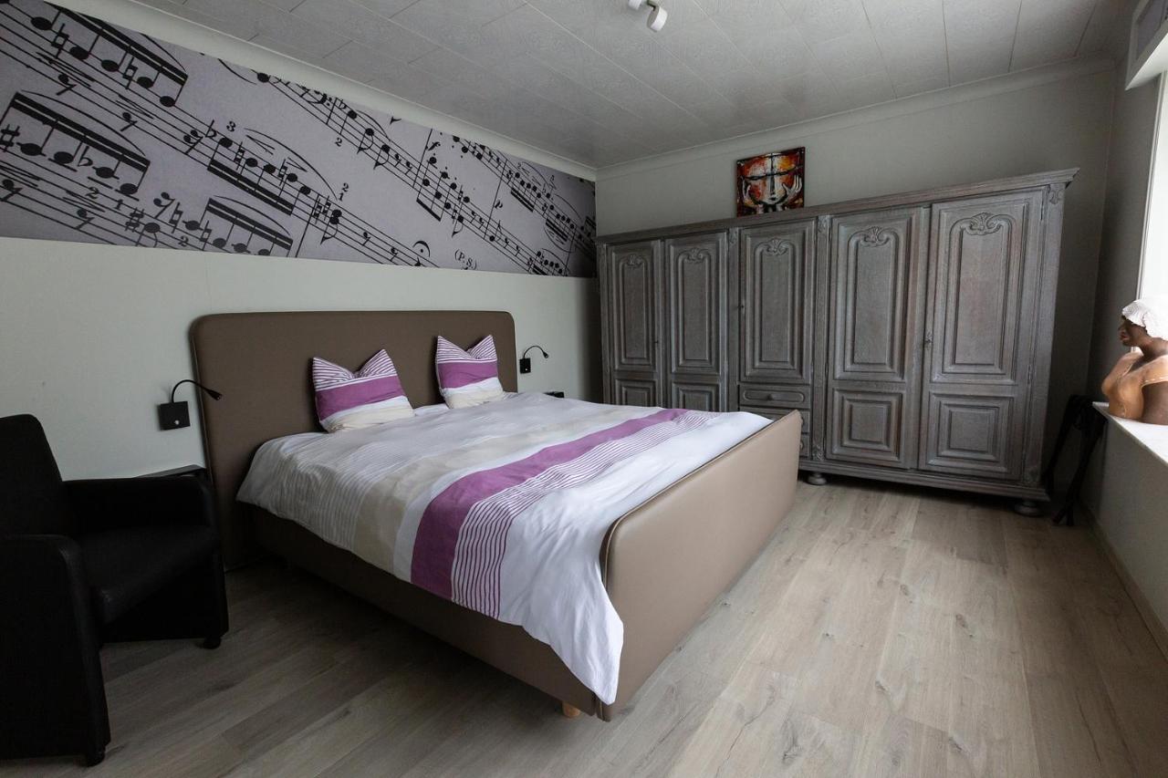 Bed 'N Blues **** Villa Halen ภายนอก รูปภาพ